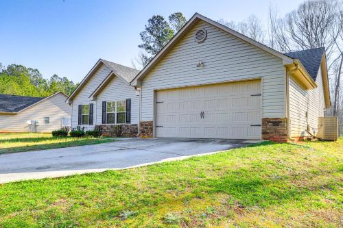 Fayetteville Vacation Rental about 24 Mi to Atlanta! in Fayetteville, USA