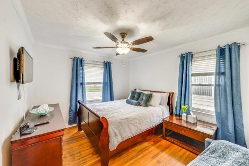 The Maple Tree Home 14 Mi to Downtown Cleveland in Maple Heights, USA