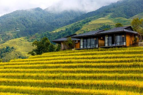 Black Ship  Sapa in Sapa