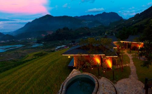 Black Ship  Sapa in Ta Phin