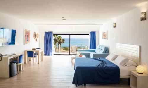 3 twin beds
