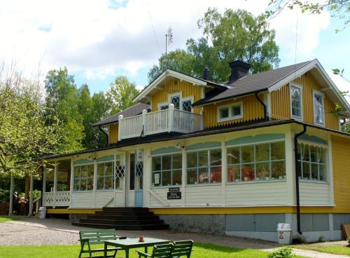 Sofielund Vandrarhem & Camping - Accommodation - Sala