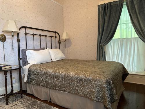 Iron Gate Inn - image 3