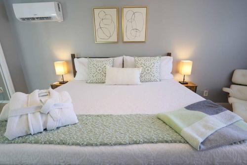 Serenity Retreat Pool/Spa BBQ WorkSpace WiFi 3Bdrm in Palm Beach Gardens, USA