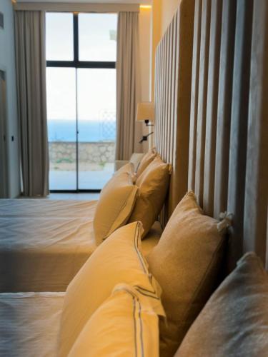 Deluxe Double Room with Balcony and Sea View