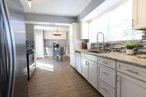 Serenity Retreat Pool/Spa BBQ WorkSpace WiFi 3Bdrm in Palm Beach Gardens, USA