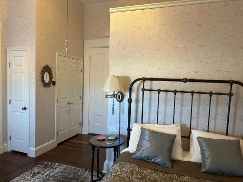 Iron Gate Inn - image 4