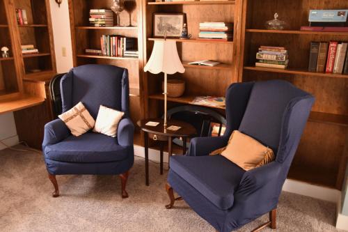 Iron Gate Inn - image 13