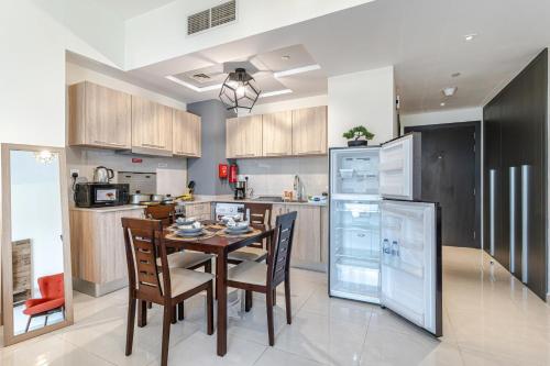 Spacious studio I City skyline view I Sleeps 3 - image 14