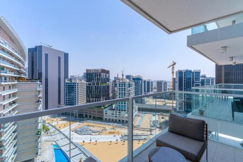 Spacious studio I City skyline view I Sleeps 3 - image 13