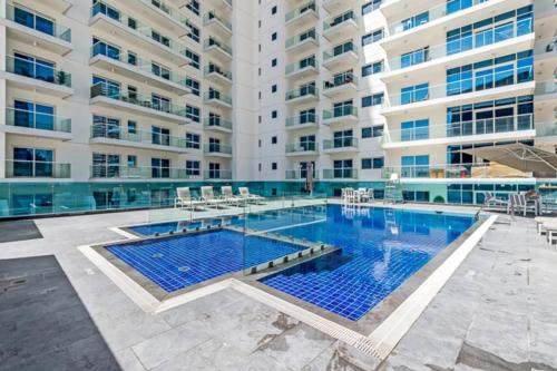 Spacious studio I City skyline view I Sleeps 3 - image 10