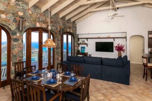 Windsong Villa - Sleeps 8 Stunning Views in Cruz Bay