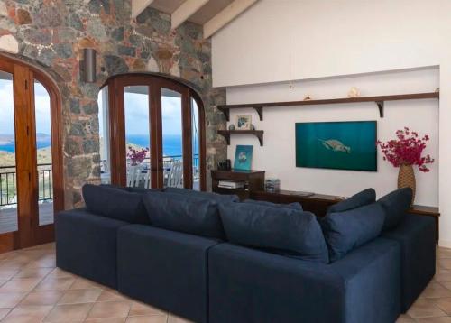 Windsong Villa - Sleeps 8 Stunning Views in Cruz Bay