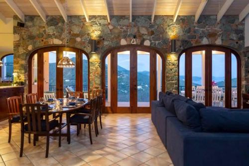 Windsong Villa - Sleeps 8 Stunning Views in Cruz Bay