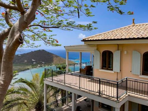 Windsong Villa - Sleeps 8 Stunning Views in Cruz Bay