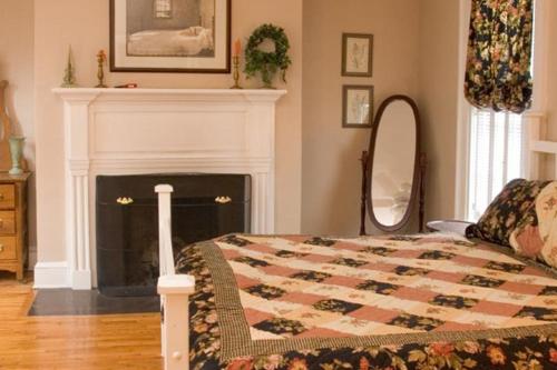 Lafayette Inn & Restaurant - image 4