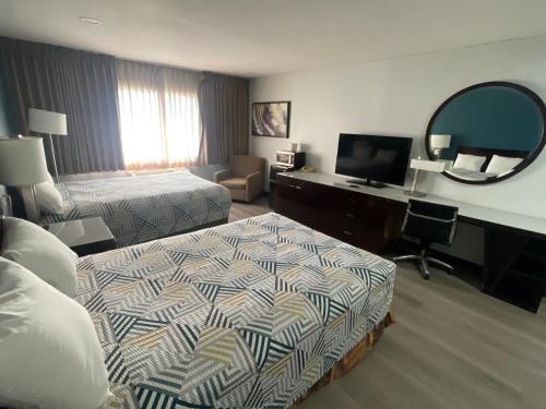 Sunrise Hotel - image 6