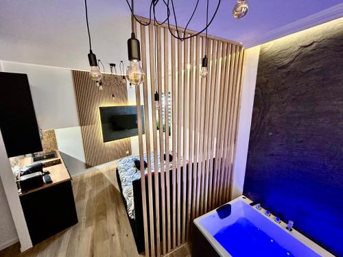 Ocean Black jacuzzi Room Type - One-Bedroom Apartment
