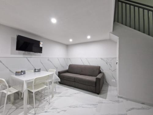 House Angiolina, Napoli