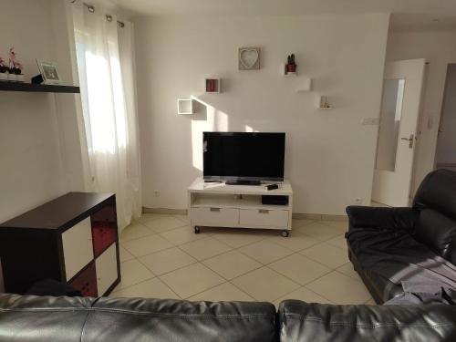 Maison dans quartier residentiel in Le Peage De Roussillon