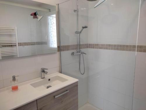 Maison dans quartier residentiel in Le Peage De Roussillon