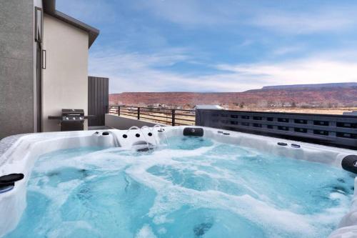 Vizcaya #4 - Moab's Newest Luxury Rental (Hot Tub) in Spanish Valley