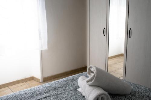 One-Bedroom Apartment image 10