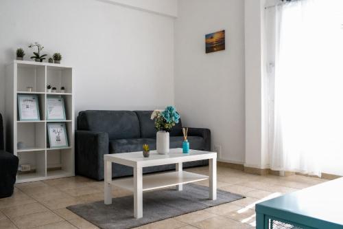 One-Bedroom Apartment image 6