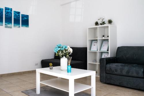 One-Bedroom Apartment image 3