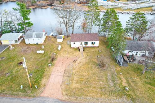 Birchwood Cottage with Red Cedar Lake Access!