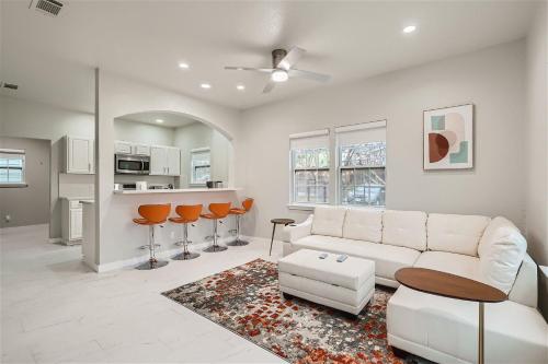 Chic 8BR Retreat Central East Austin for Large Groups in Austin, USA