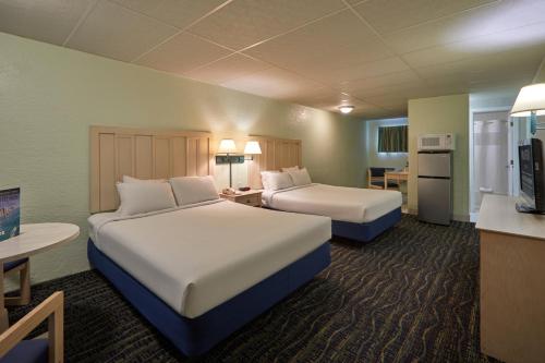 2 double beds