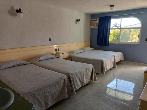 4 twin beds