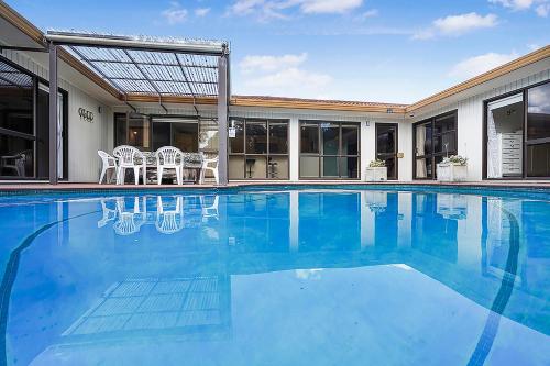 Wow, spacious home with a pool, Hamilton (foto 5)