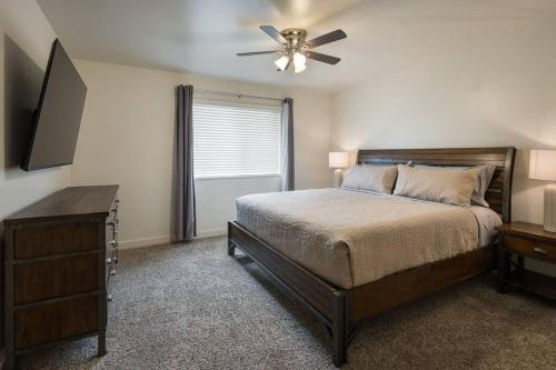 6K Top Floor Moab RedCliff Condo, POOL & HOT TUB in Moab, USA