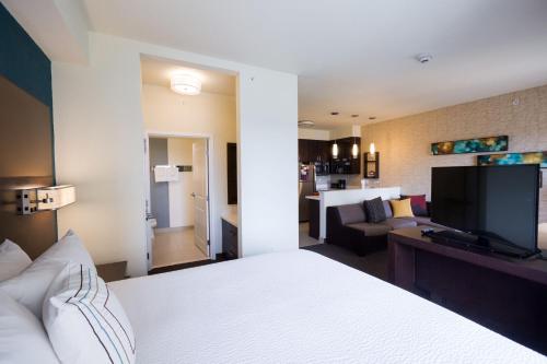 1 king bed, 1 sofa bed