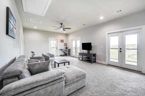 Canyon Lake Home with Private Deck 5 Mi to Marina! in Canyon Lake, USA