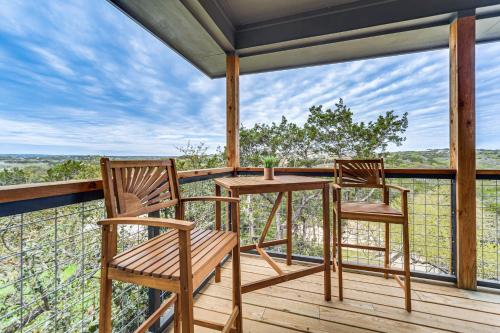 Canyon Lake Home with Private Deck 5 Mi to Marina! in Canyon Lake, USA