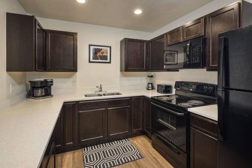 6E Family Friendly RedCliff Condo, POOL & HOT TUB in Moab, USA