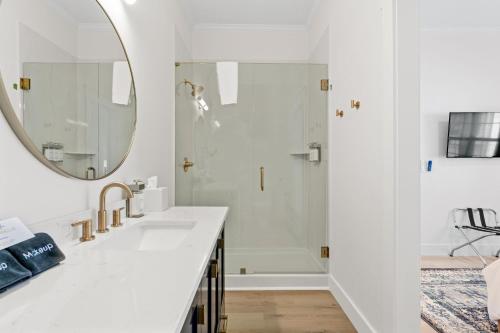 27 on Park Boutique Hotel & Venue - 샤워실