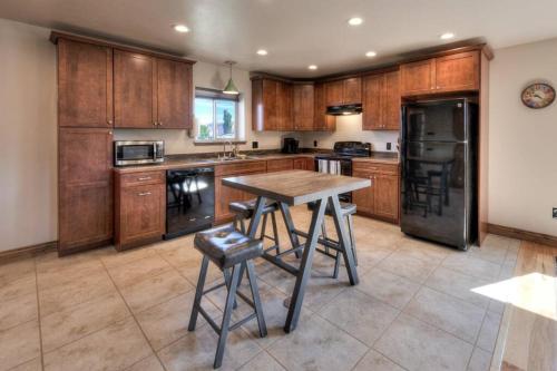 Big Blue - Moab's Adventure Basecamp! in Spanish Valley