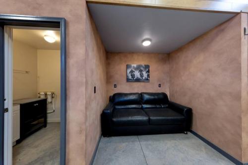 Big Blue - Moab's Adventure Basecamp! in Spanish Valley