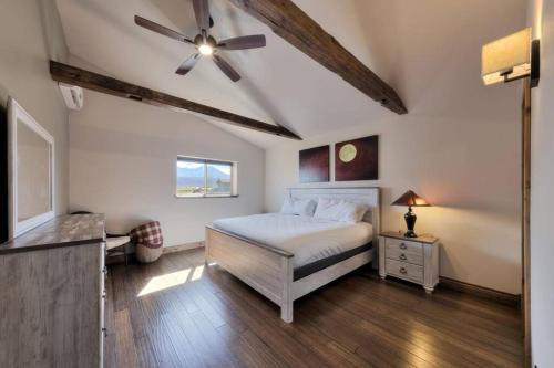 Big Blue - Moab's Adventure Basecamp! in Spanish Valley