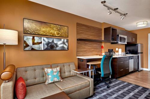 King Studio with Sofa Bed
