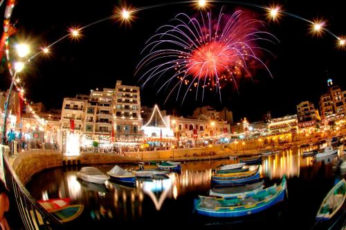 St Julians Sliema Penthouse 3 minutes walk from seafront - image 3