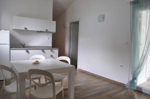Bungalow (4 Adults)