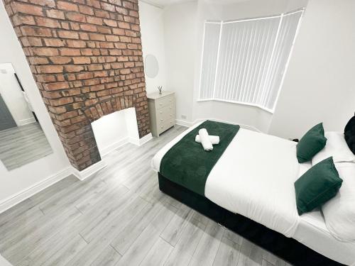 Modern & Spacious, 4 BR , 9ppl FREE WIFI & Parking Room Type - Four-Bedroom House