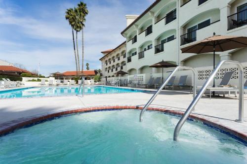 泳池, 聖伊內斯山谷萬豪酒店 (Santa Ynez Valley Marriott) in 比爾頓