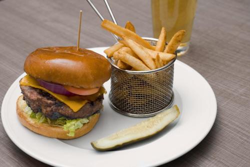 SpringHill Suites by Marriott Las Vegas Convention Center - image 9