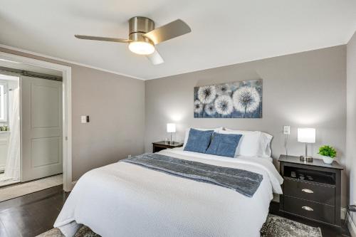 Modern Terryville Cottage with Deck and Lake View! in บริสตอล (CT)